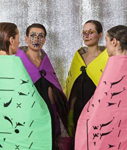 Dojo Sisters. Violaine Lochu, Adagp, Paris, 2025.